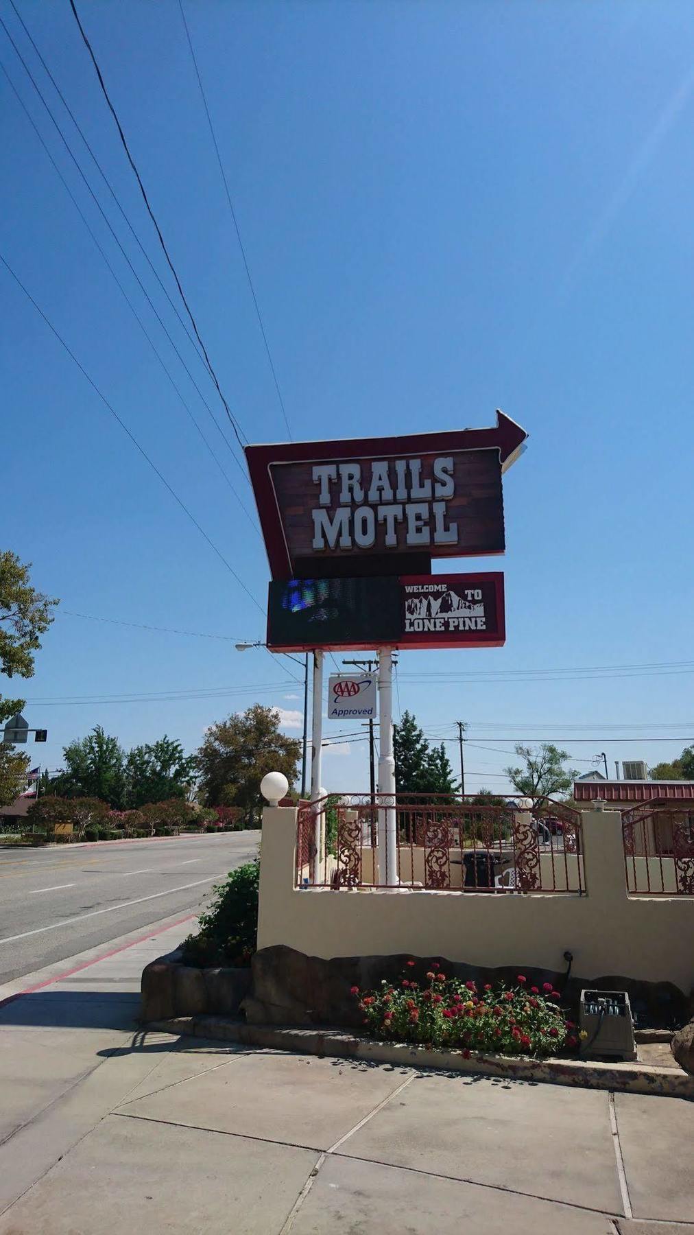 Trails Motel Lone Pine Exteriör bild