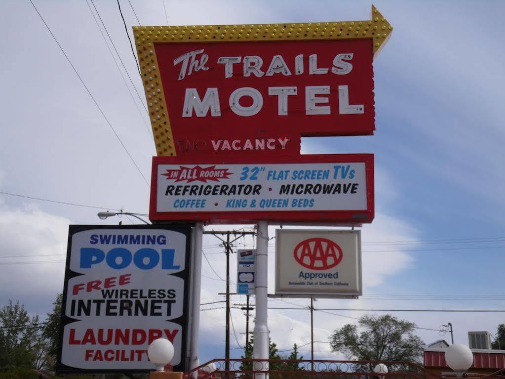 Trails Motel Lone Pine Exteriör bild